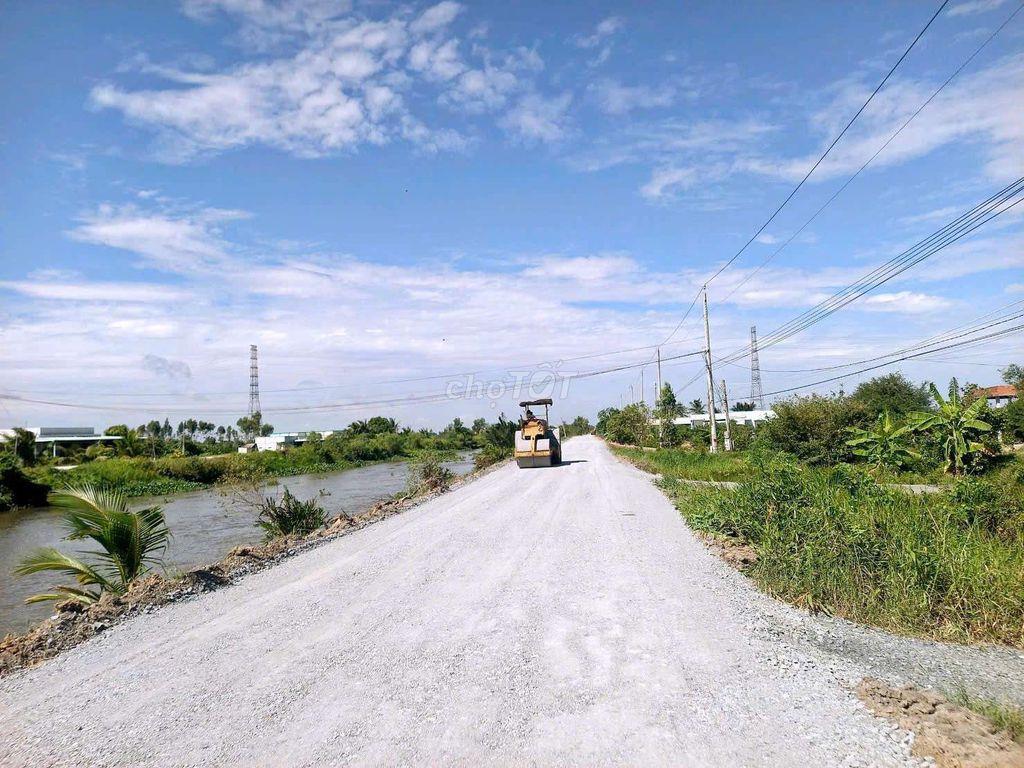 Hàng thơm, nhà vườn 540m² view kênh cực đẹp, 950Tr