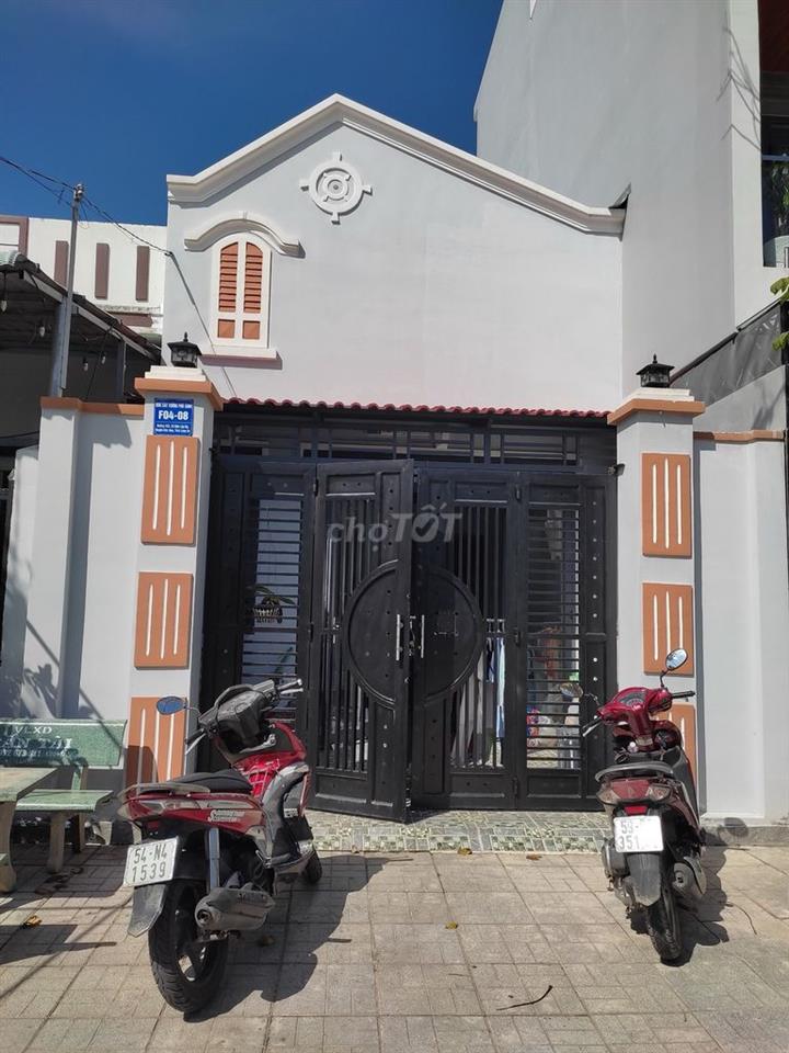 Nhà mới vô ở liền ko cần sửa .