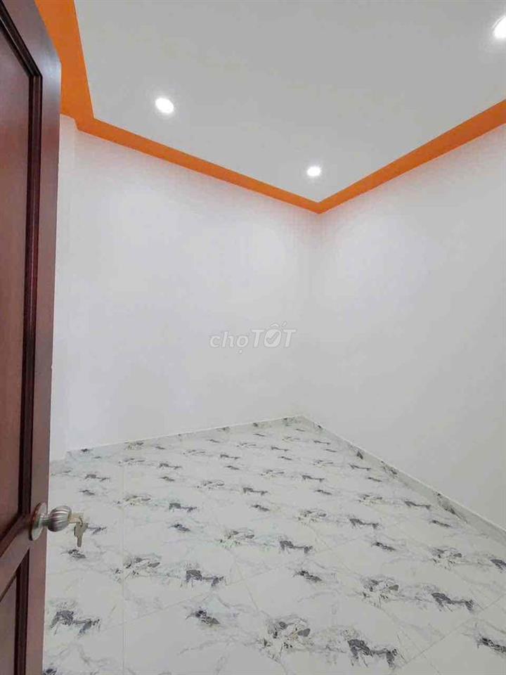 NHÀ NGAY CHỢ