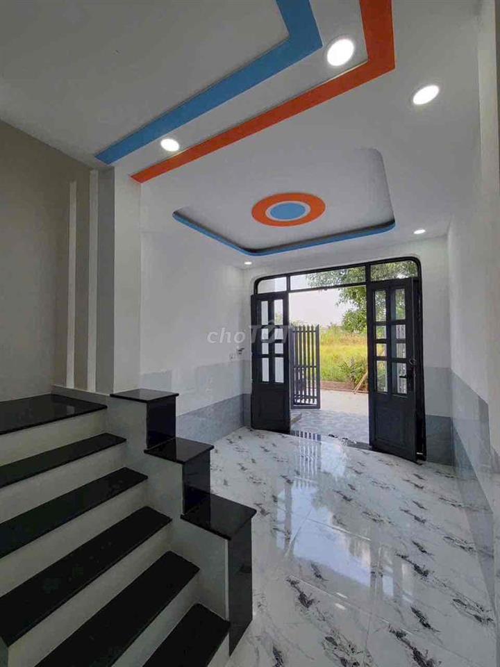 NHÀ NGAY CHỢ