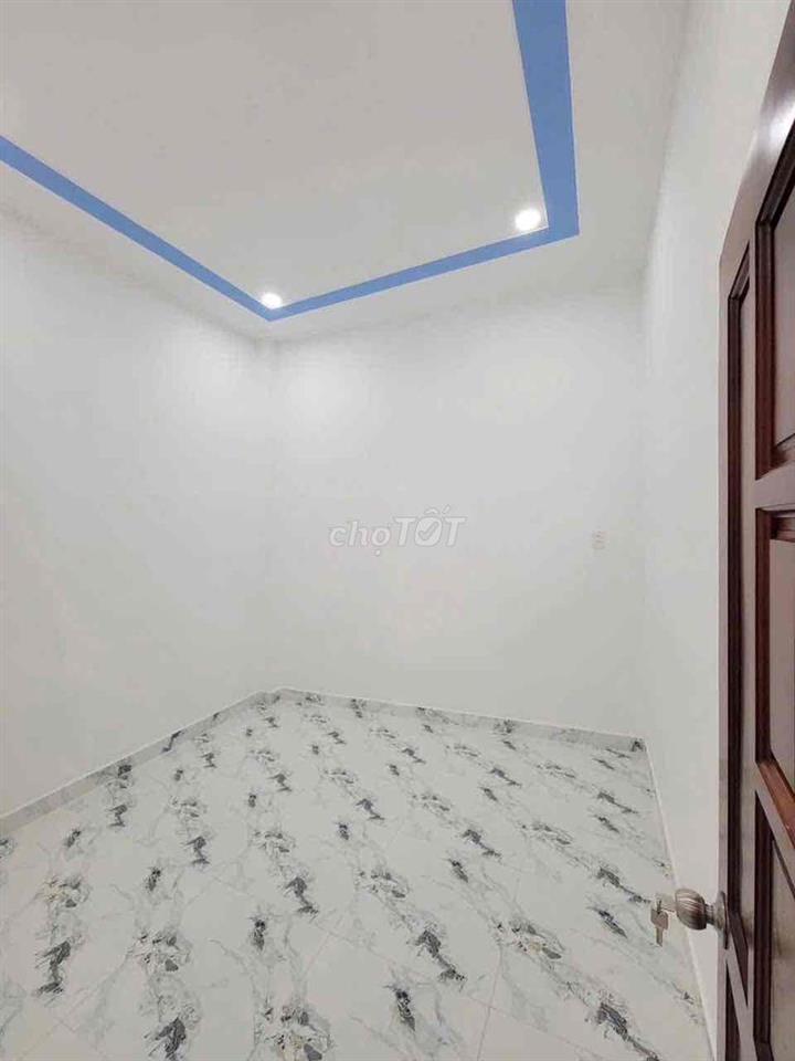 NHÀ NGAY CHỢ