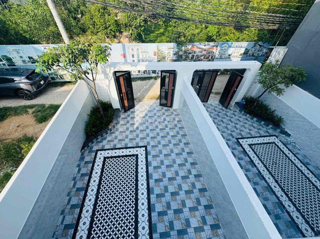 Chủ bán nhà đi nước ngoài