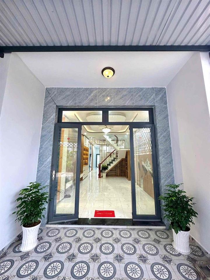 cần bán nhà 1 trệt 1 lầu hẻm xe hơi