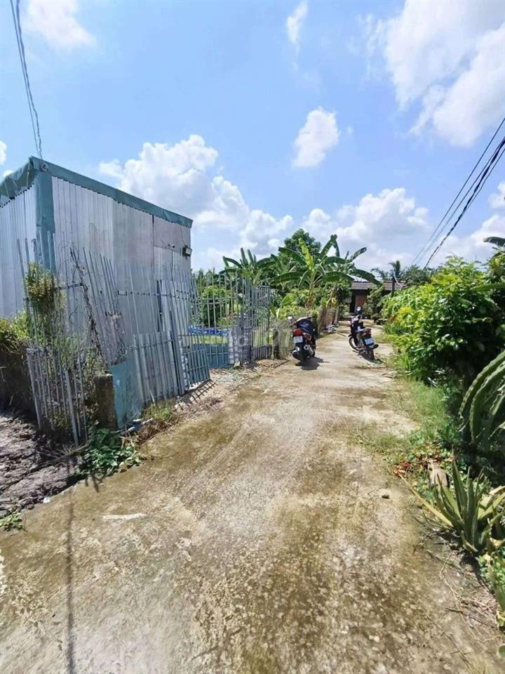 đất vườn có nhà tiền chế ở Long An Tây Ninh