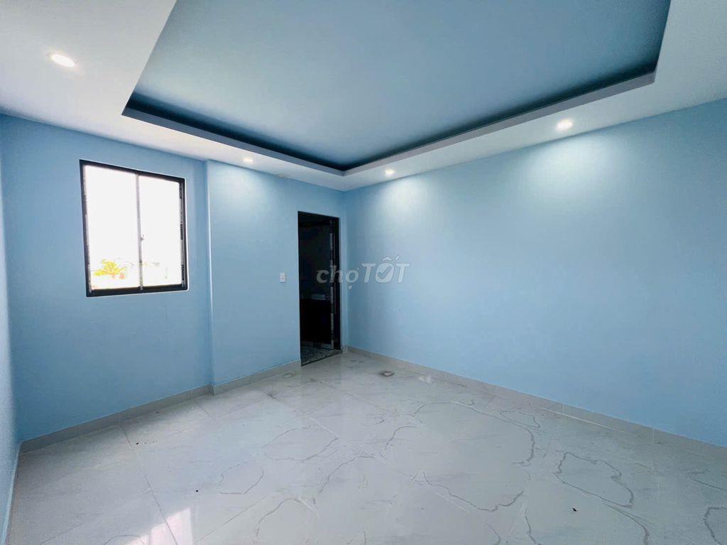 Bán nhà lầu mới xây gần ngay cổng chính cát tường phú sinh 