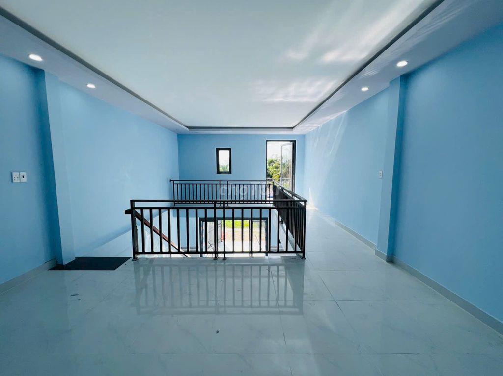 Bán nhà lầu mới xây gần ngay cổng chính cát tường phú sinh 