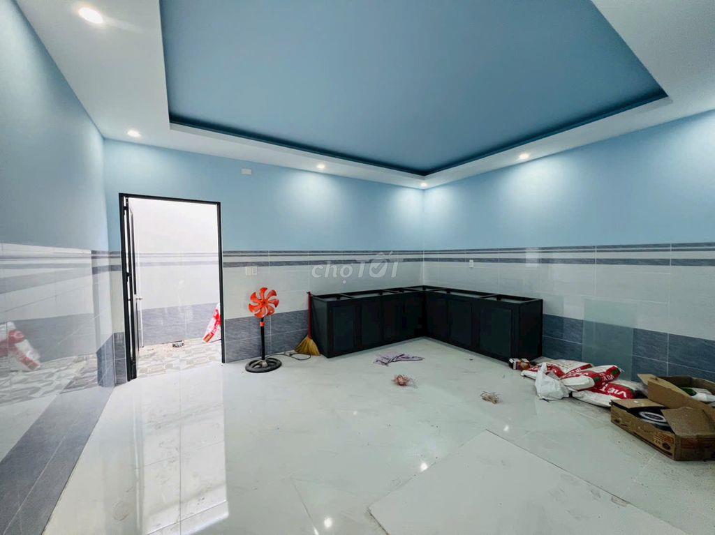 Bán nhà lầu mới xây gần ngay cổng chính cát tường phú sinh 