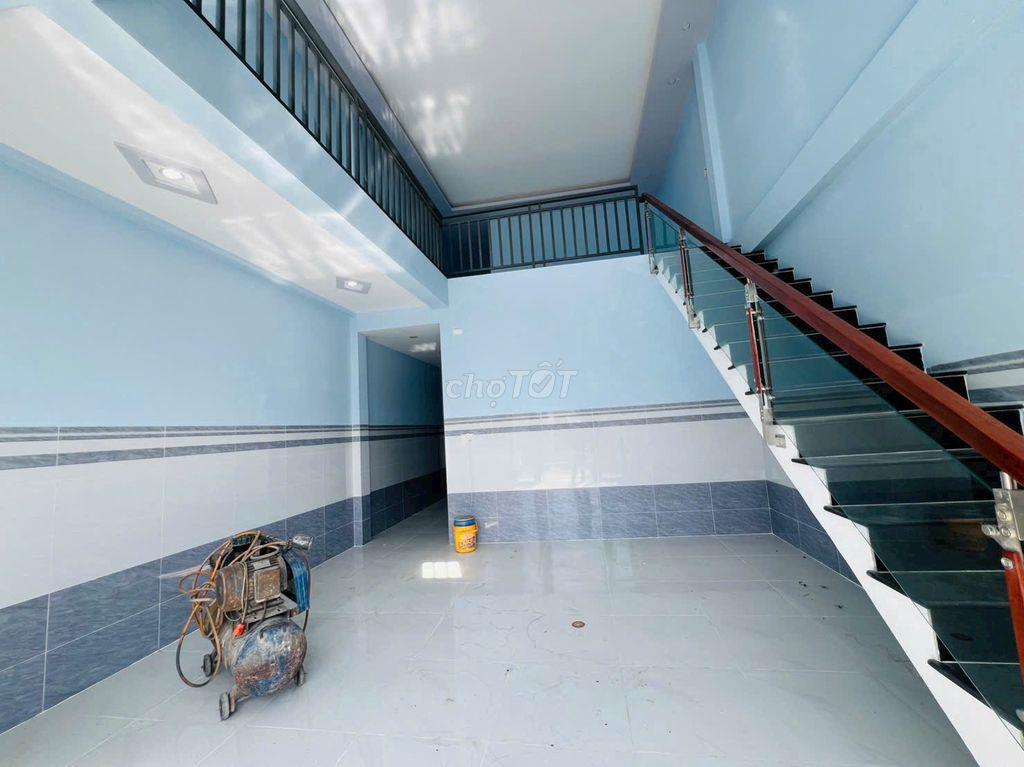 Bán nhà lầu mới xây gần ngay cổng chính cát tường phú sinh 