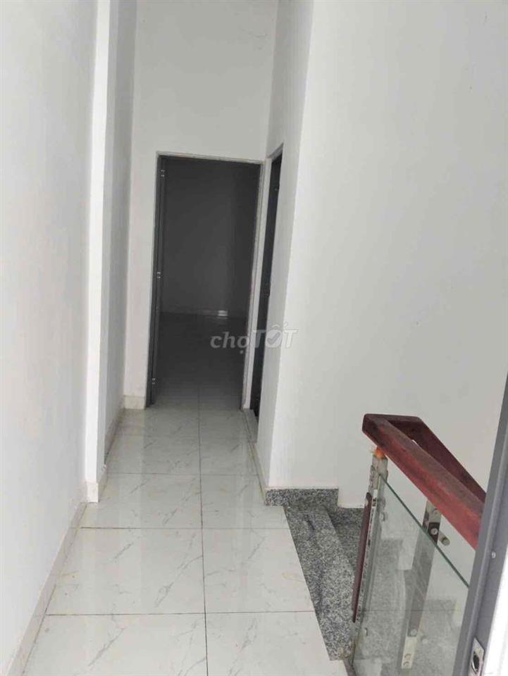nhà bán 1 lầu 3 phòng ngủ 2 vệ sinh 1tỷ190tr thương lượng 9 chủ