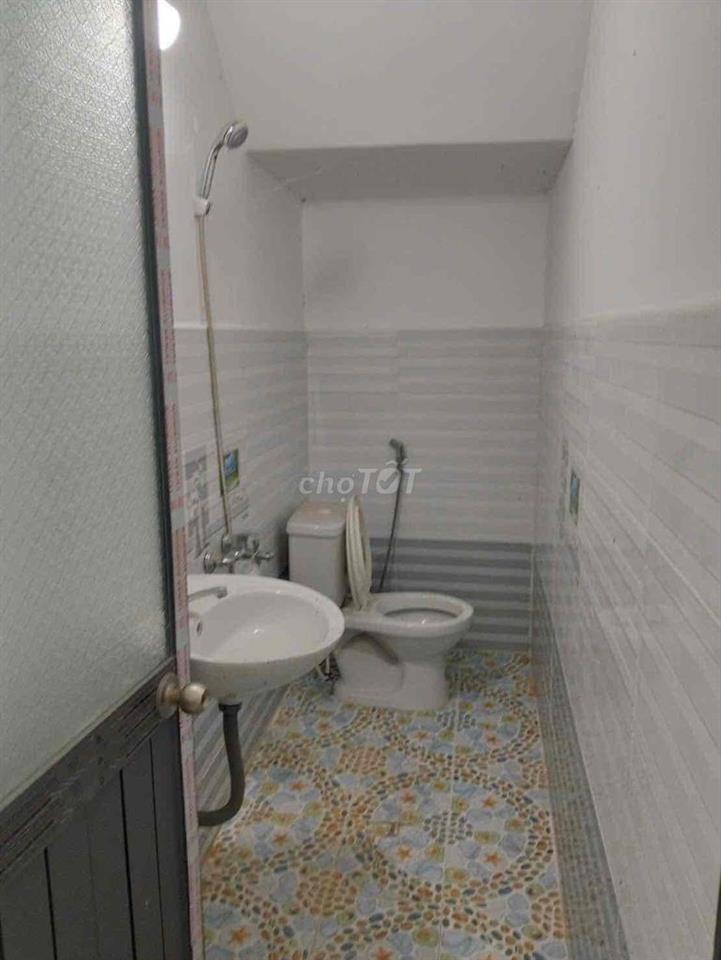 nhà bán 1 lầu 3 phòng ngủ 2 vệ sinh 1tỷ190tr thương lượng 9 chủ