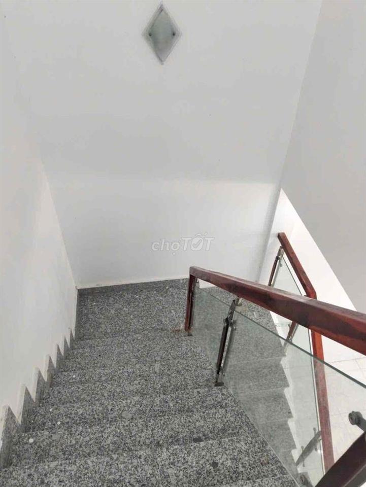 nhà bán 1 lầu 3 phòng ngủ 2 vệ sinh 1tỷ190tr thương lượng 9 chủ