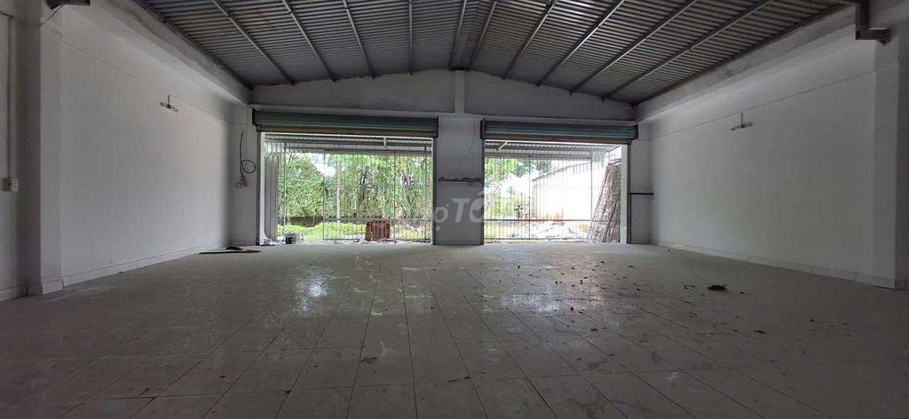 Nhà Xưởng mini 10x27 TC , MT xe tải cách Đ. 835 300m, Long Trạch LA