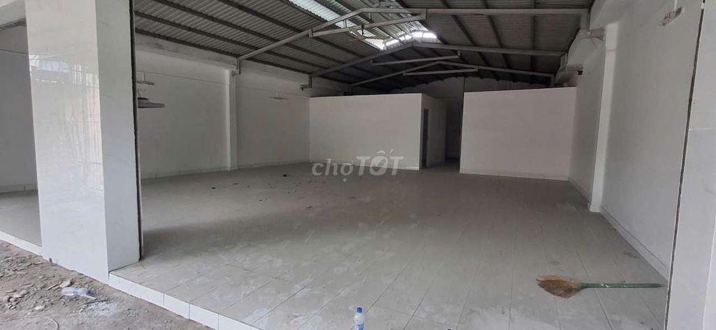 Nhà Xưởng mini 10x27 TC , MT xe tải cách Đ. 835 300m, Long Trạch LA