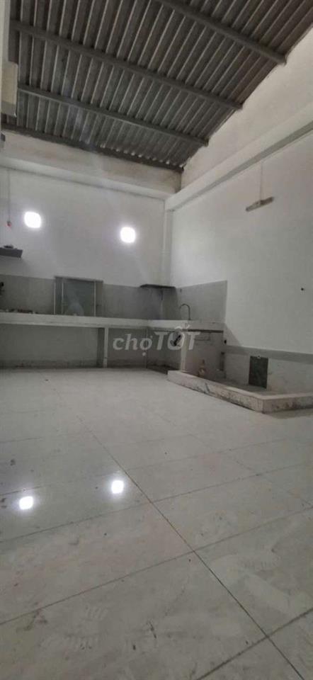 Nhà Xưởng mini 10x27 TC , MT xe tải cách Đ. 835 300m, Long Trạch LA