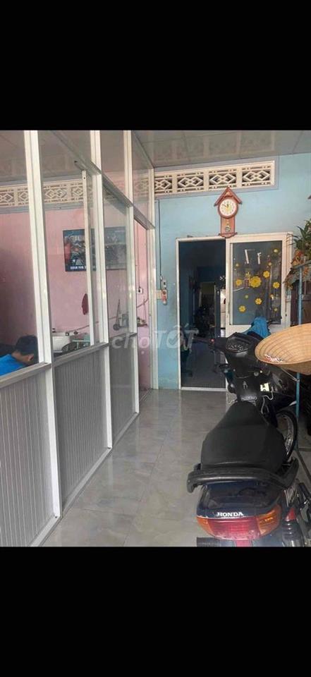 bán nhà ngay mặt tiền chợ đức hoà