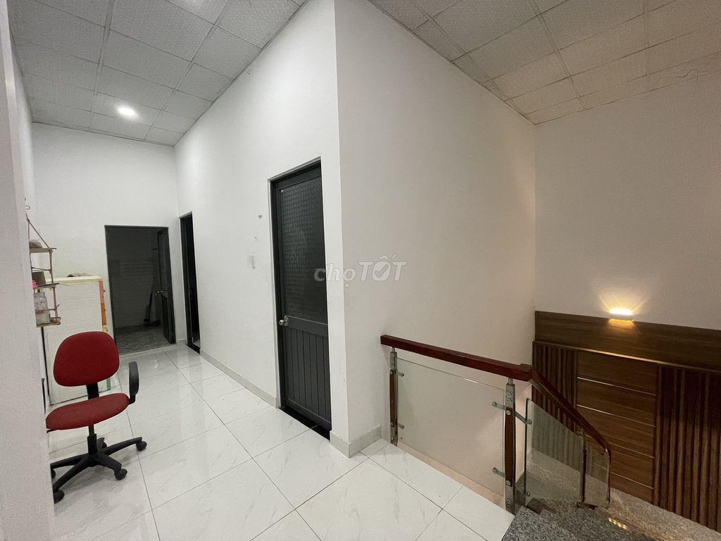 C.Chủ Bán nhà 96m2, 4PN, 1 trệt 1 lầu có sổ, Long Trạch, Cần Đước