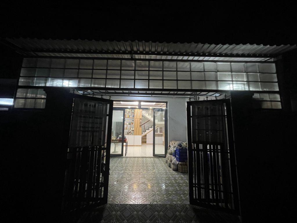 C.Chủ Bán nhà 96m2, 4PN, 1 trệt 1 lầu có sổ, Long Trạch, Cần Đước