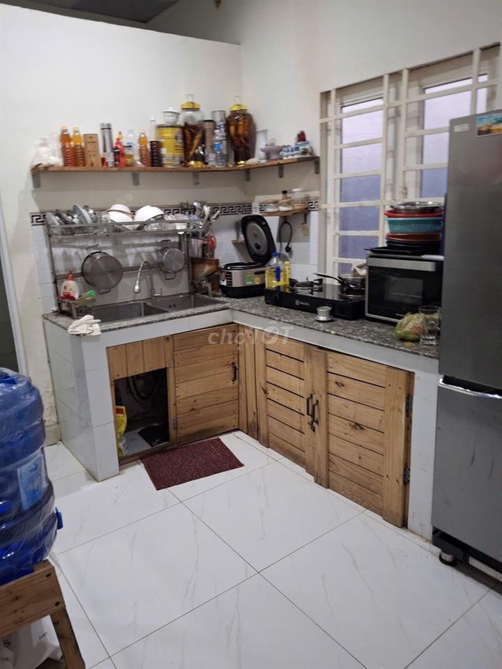 Nhà cấp 4 sổ hồng riêng, gần trạm y tế Hưng Long