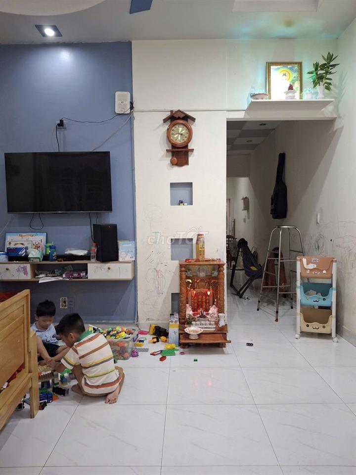 Nhà cấp 4 sổ hồng riêng, gần trạm y tế Hưng Long