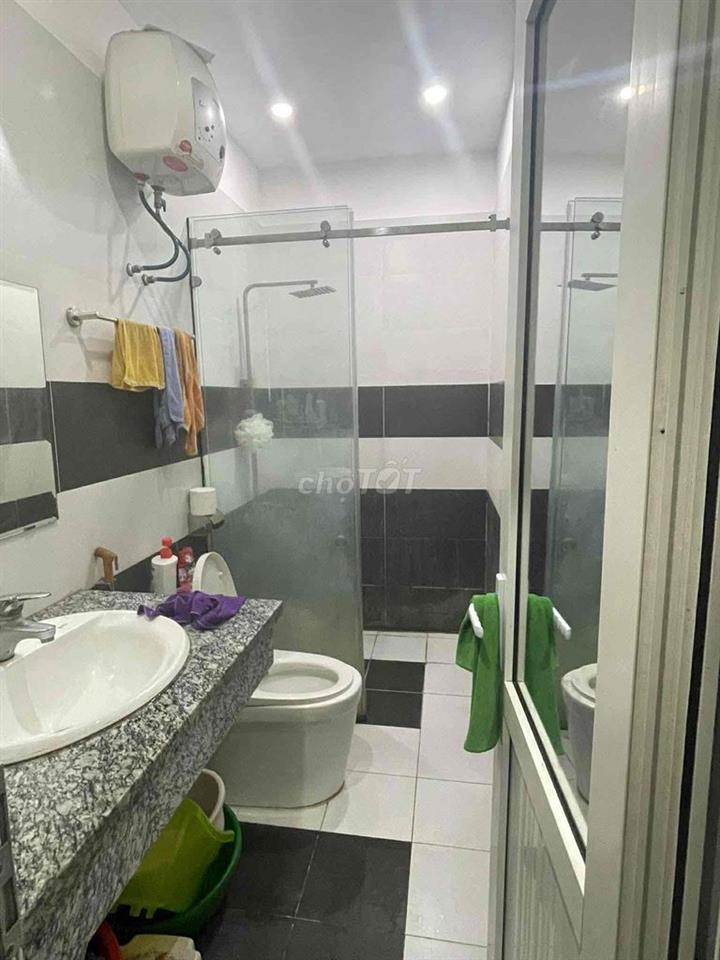 BÁN NHà NGÔ GIA TỰ