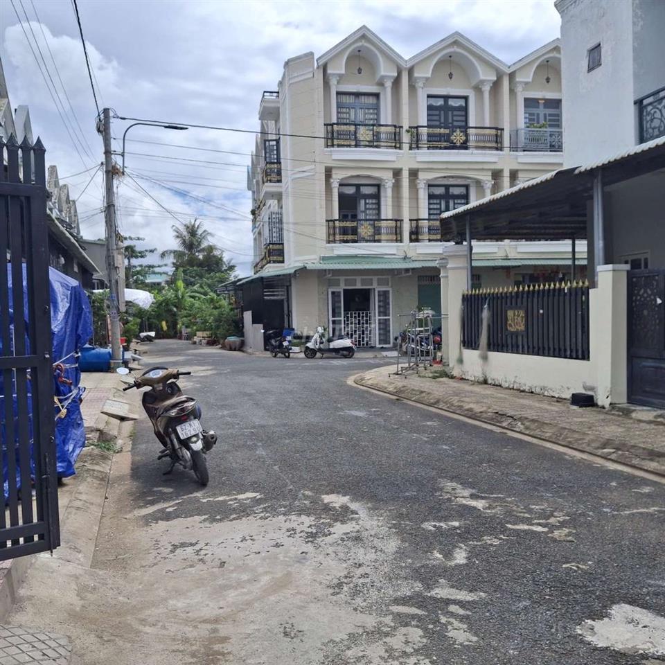 BÁN NHÀ VỊ TRÍ ĐẸP GÍA RẺ
