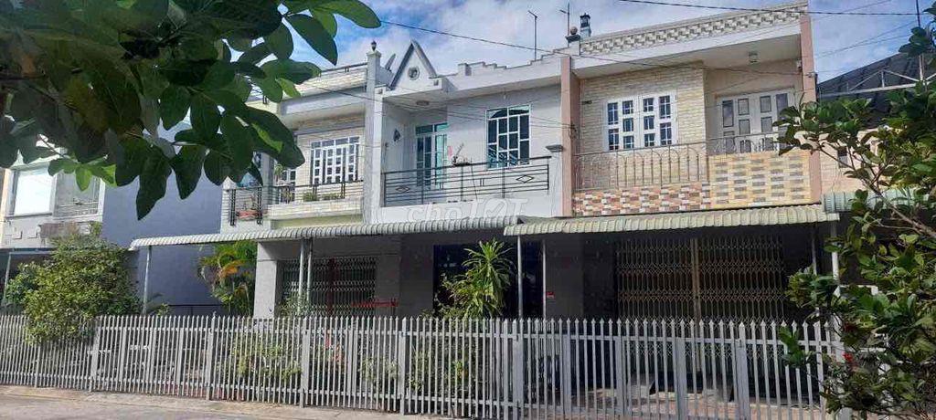 Cần bán gấp nhà đi nước ngoài