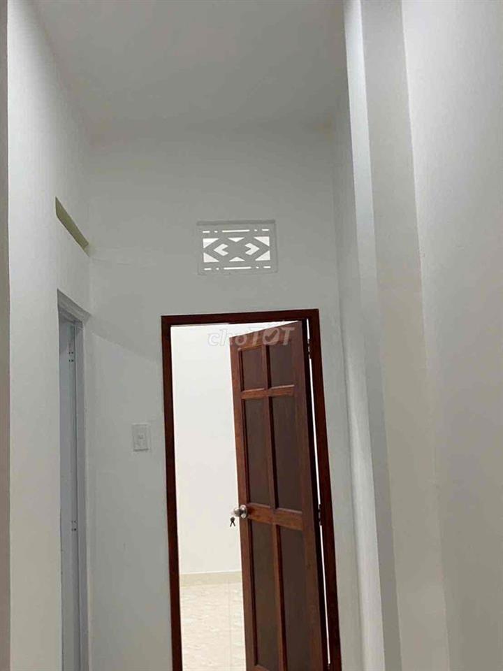 nhà 1 trệt 2 lầu 4 phòng ngủ 3 wc