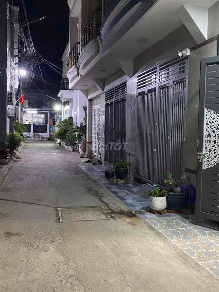 nhà 1 trệt 2 lầu 4 phòng ngủ 3 wc
