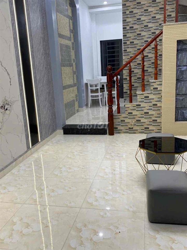 nhà 1 trệt 2 lầu 4 phòng ngủ 3 wc