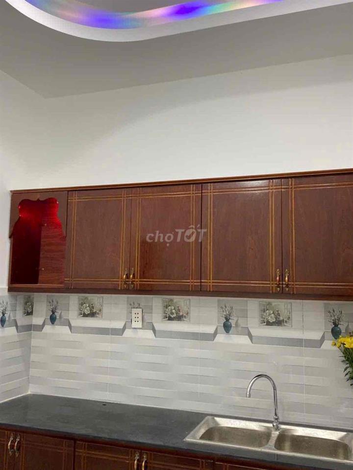 nhà 1 trệt 2 lầu 4 phòng ngủ 3 wc