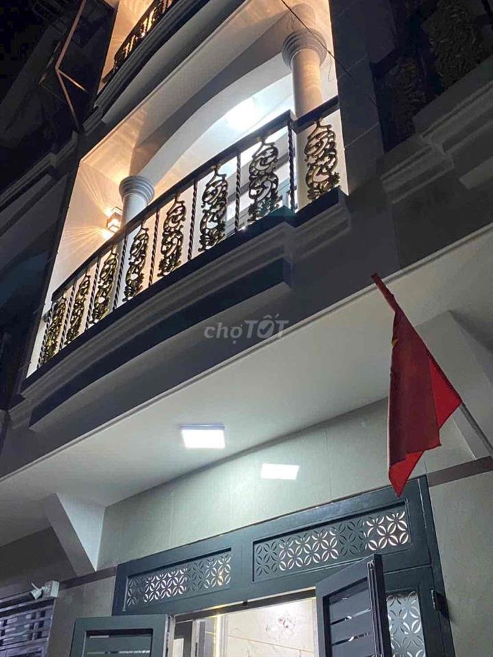 nhà 1 trệt 2 lầu 4 phòng ngủ 3 wc