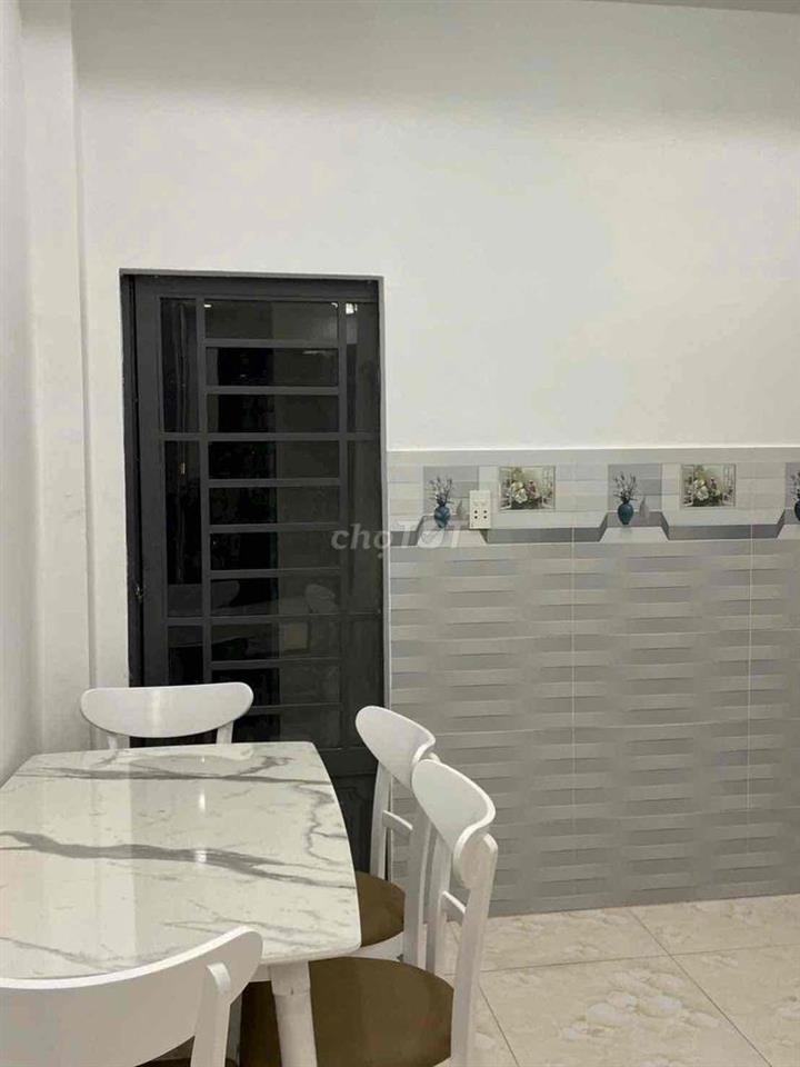 nhà 1 trệt 2 lầu 4 phòng ngủ 3 wc