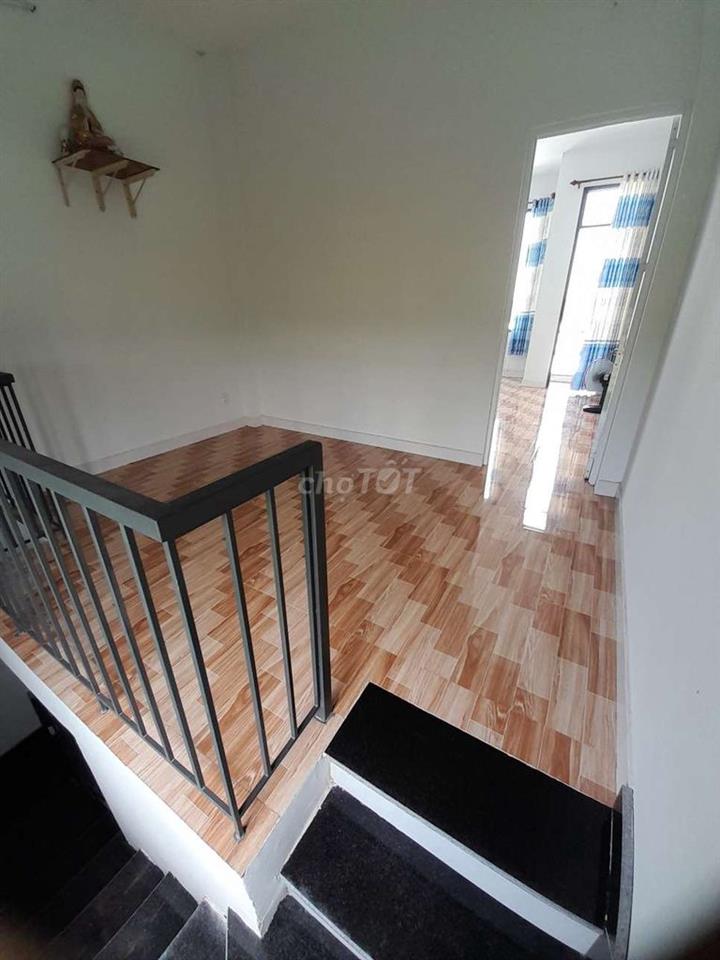Bán nhà 1 trệt 1 lầu 32m2 Mỹ Hạnh Bắc, Long An