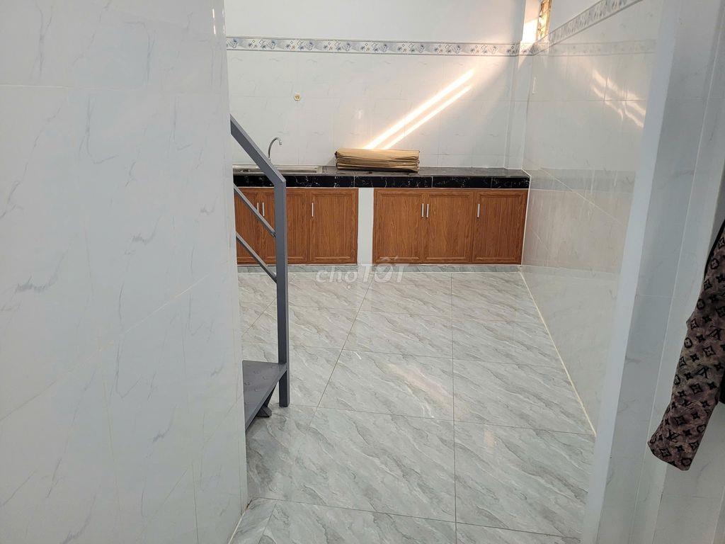 Cho thuê nhà mới xây nguyên căn, nhà ngay mặt tiền lớn