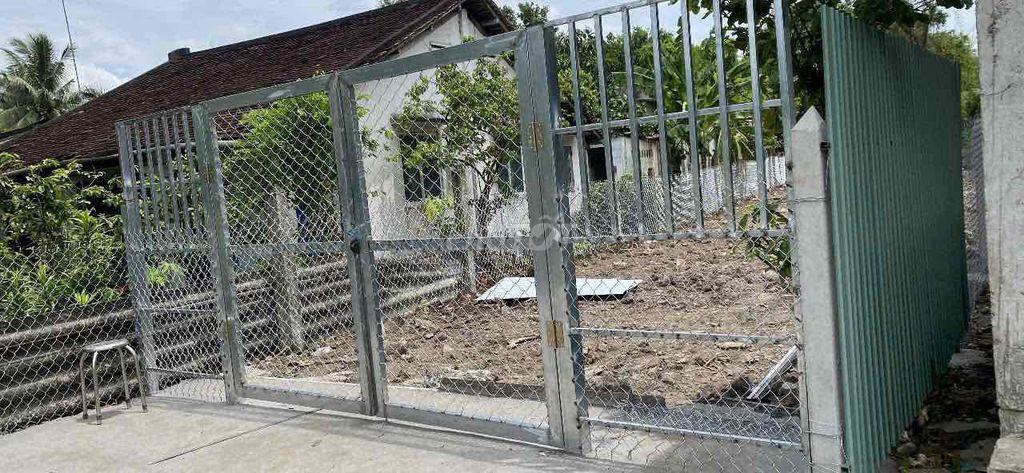 Chủ bán 400m2 có sẵn 300m2 thổ Giá 900tr