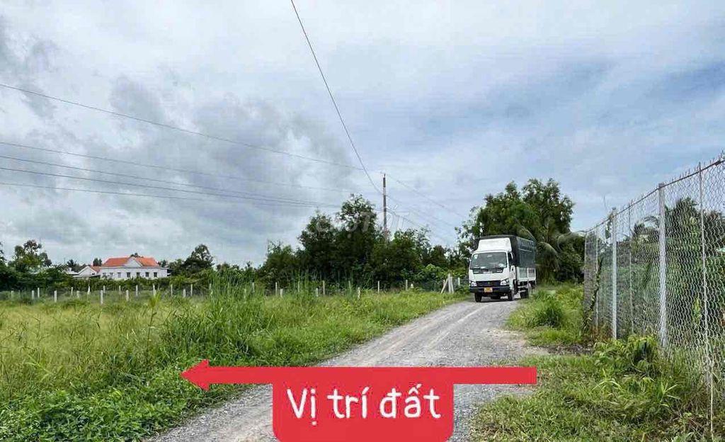 Đất vườn mặt tiền đường xe hơi 1215,6m2 rộng 21.3m chỉ 1.3 tỷ, Bến Lức
