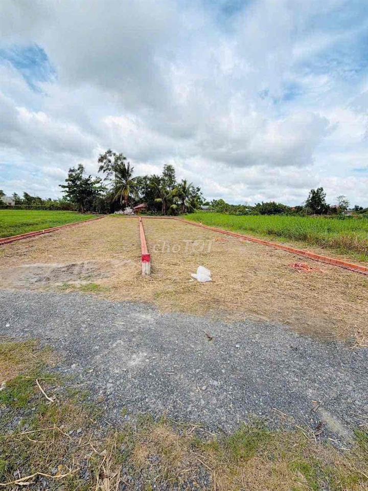 Đất giáp Bình Chánh ,gần chợ ,trường , dt 147m2 full thổ shr gia 750tr