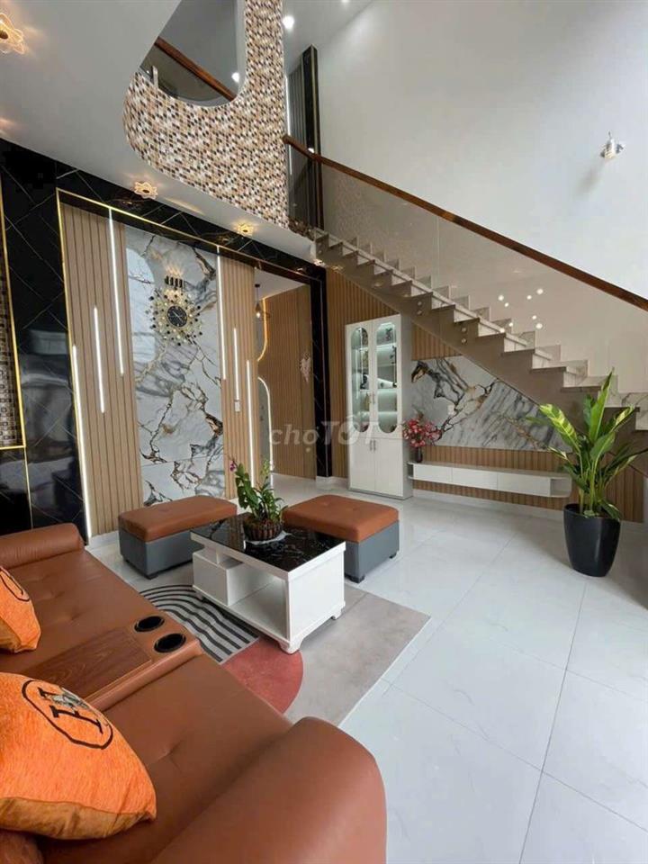 Bán nhà mới xây dựng