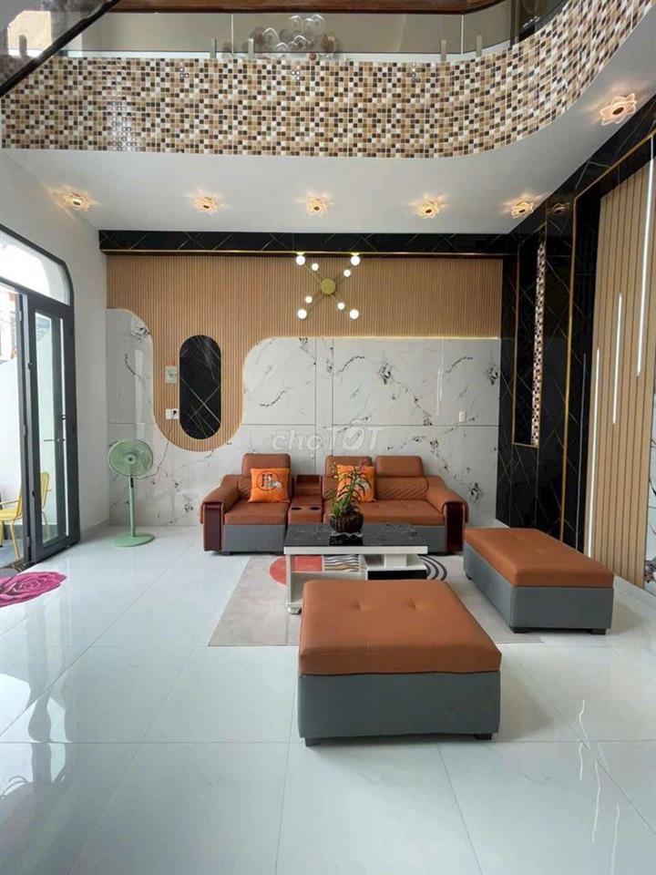 Bán nhà mới xây dựng
