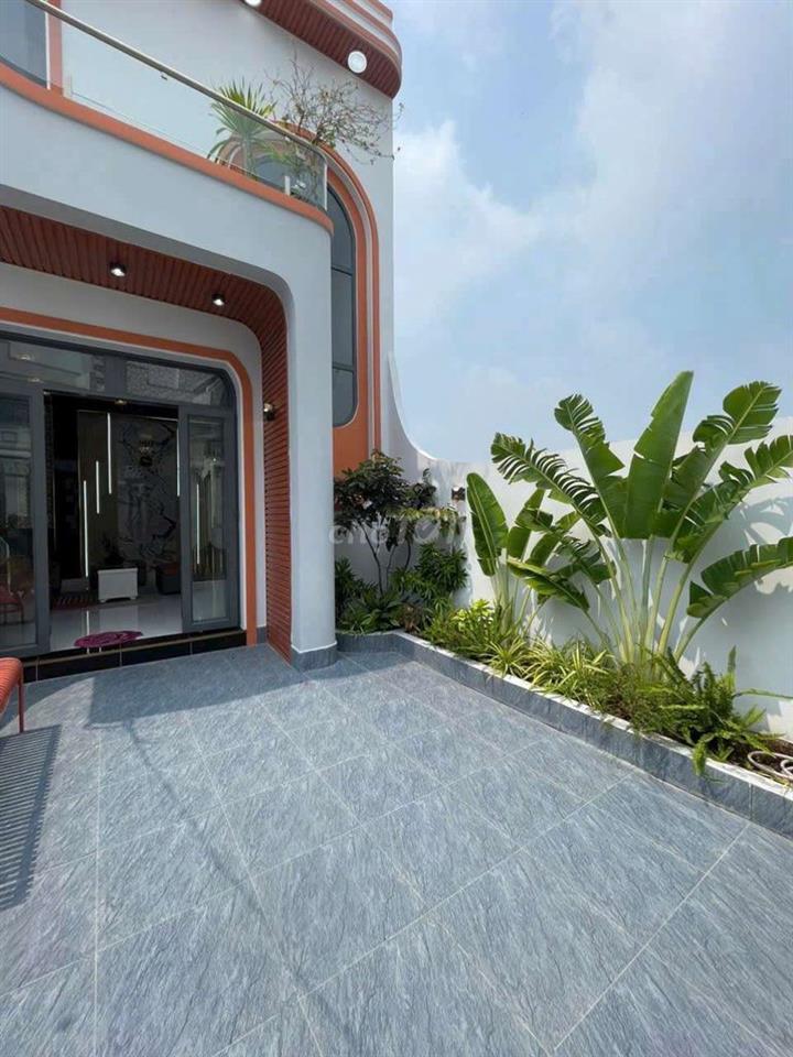 Bán nhà mới xây dựng