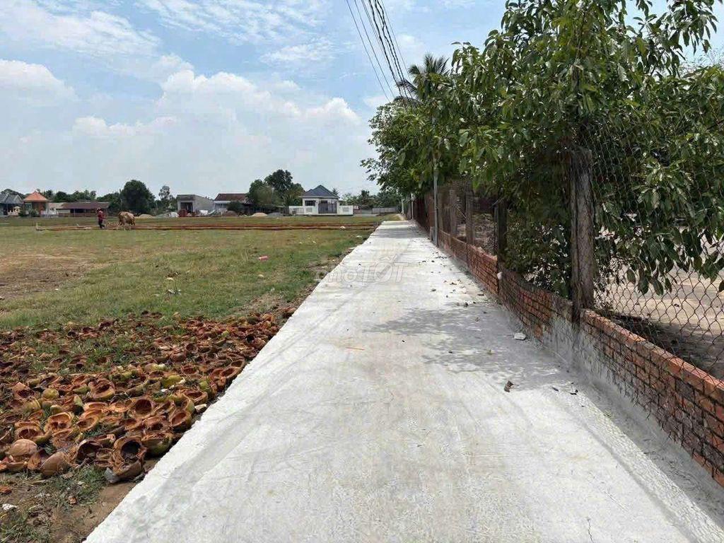 Cần Bán lô đất giá rẻ Cầu Tràm 