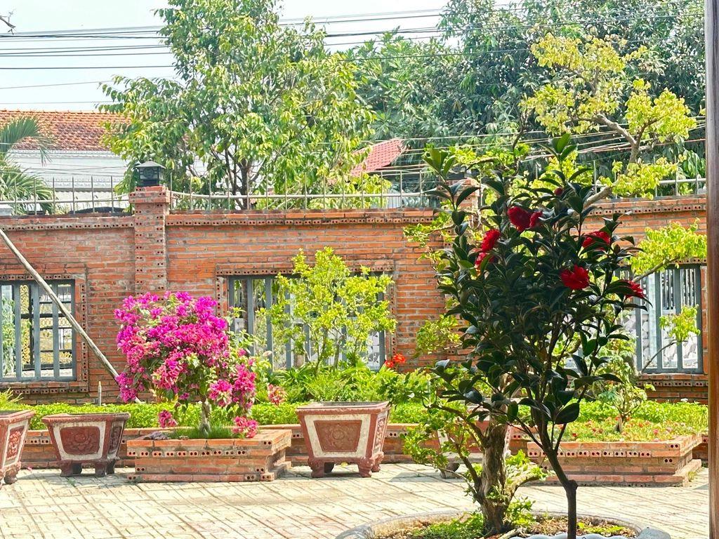 Cần bán gấp căn nhà gỗ sân vườn