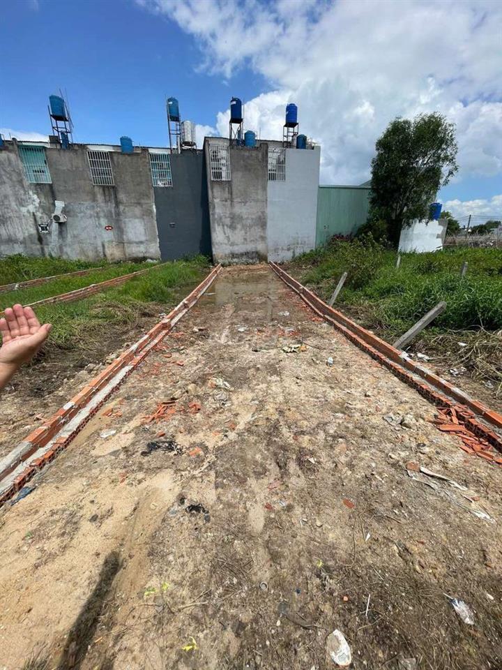 Cần bán gấp lô đất giáp Hóc Môn gần Ngã 3 Mỹ Hạnh