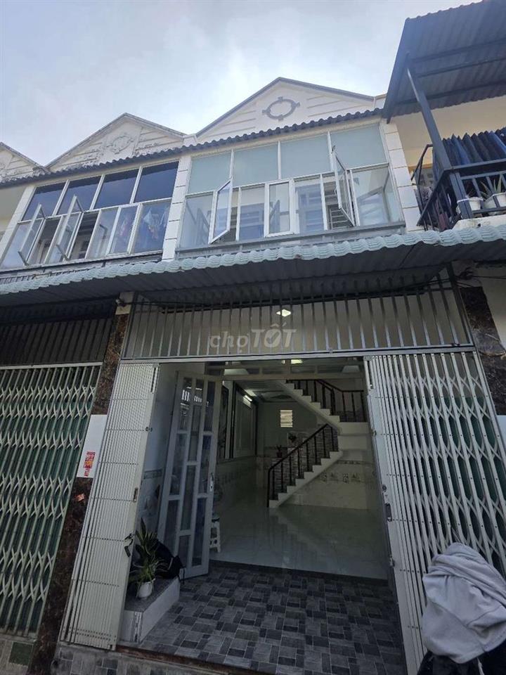 Bán gấp nhà giáp Hóc Môn gần Ngã Ba Mỹ Hạnh