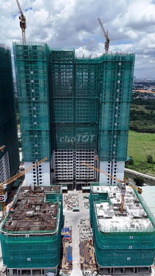 Bán căn hộ chuẩn bị nhận nhà metro c9 kề sân golf aemall lh Tuyết