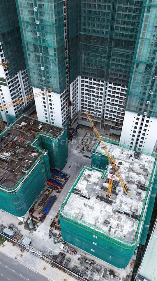 Bán căn hộ chuẩn bị nhận nhà metro c9 kề sân golf aemall lh Tuyết