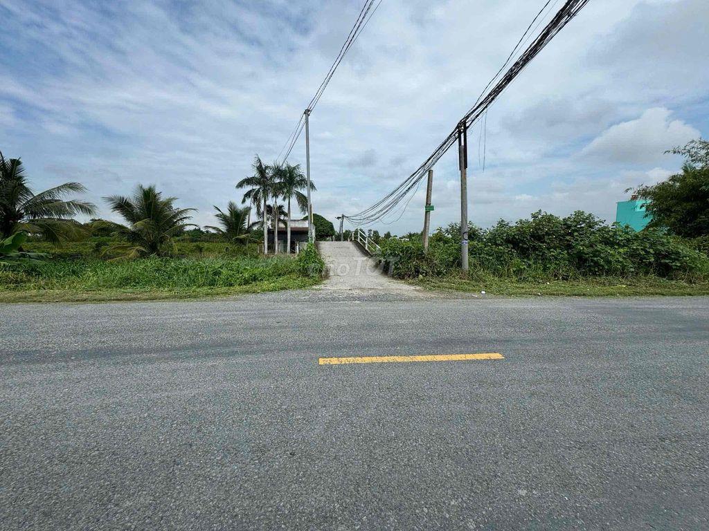 Đất thổ Bến Lức - Thạnh Hoà 5.5mx22.5m 330tr cách 816 400m
