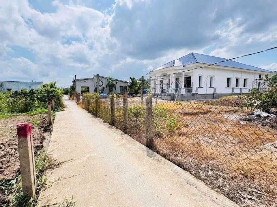 Chủ kẹt tiền cần bán gấp lô hàng hiếm full thổ sát KCN Cầu Tràm 