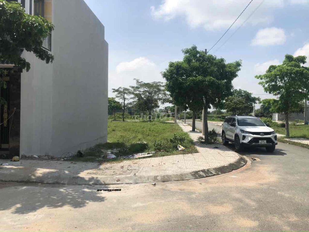Bán lô góc 2MT sau lưng uỷ ban xã mỹ hạnh