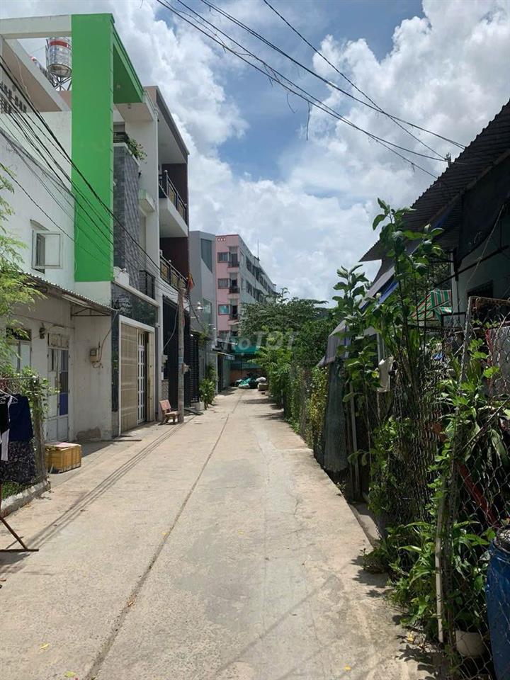 bán nhà hẻm xe hơi cách đường lê trọng tấn 100m dt  (5 x 15= 75m2)